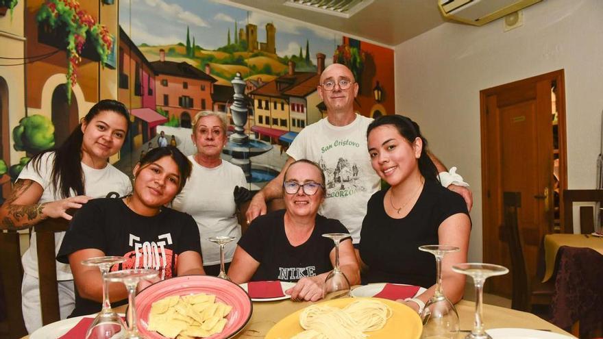 El restaurante de A Coruña que lleva 30 años vendiendo 200 pizzas cada fin de semana: "No damos abasto"