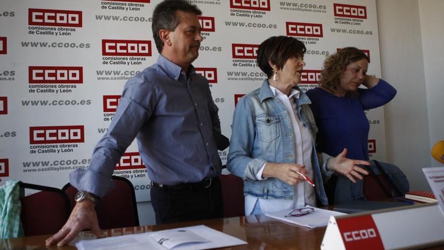 Rosa Eva Martínez, Manuel Prieto y Tania Pérez durante la presentación del encuentro.