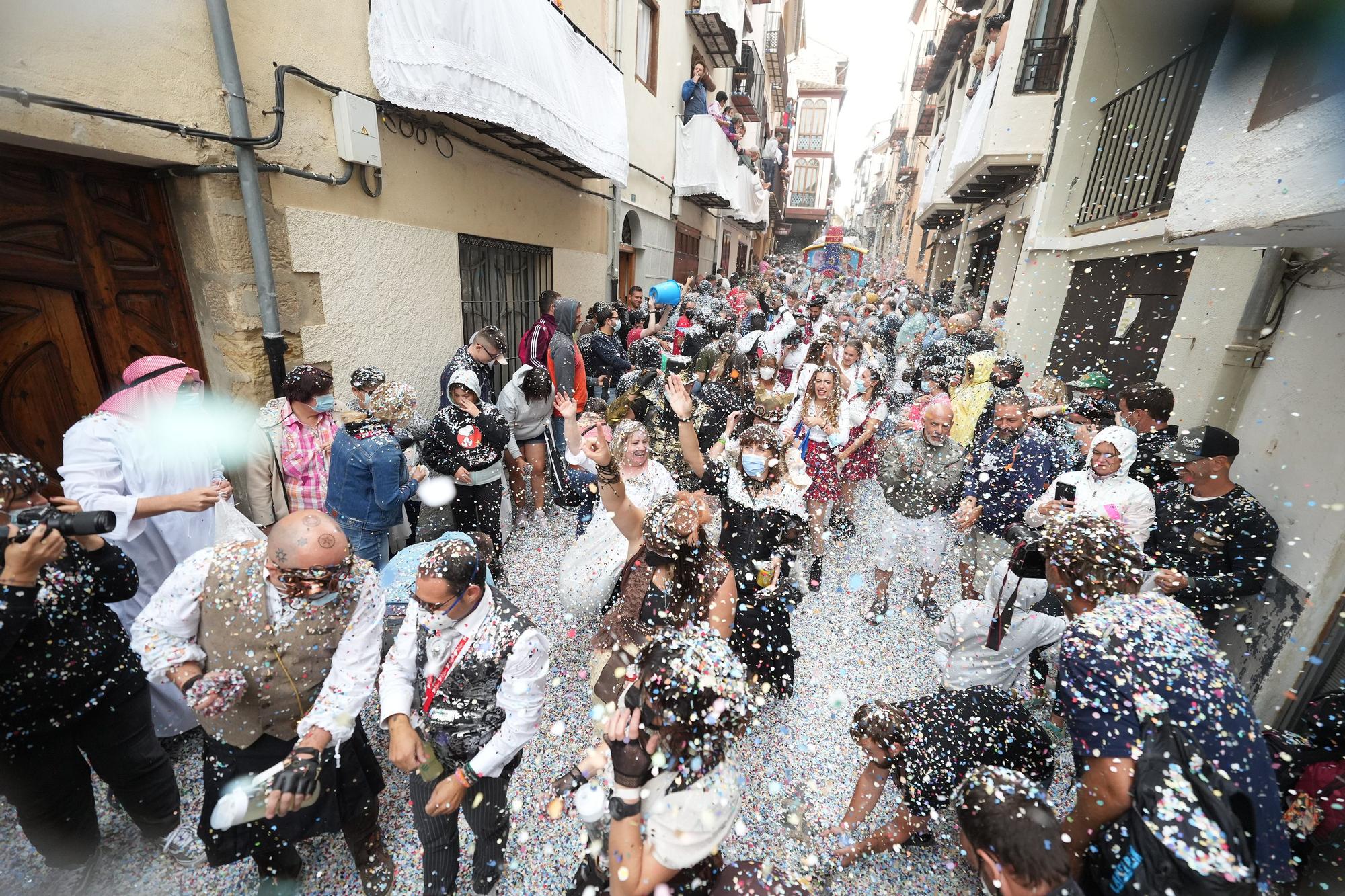 Búscate en el desfile de carrozas y disfraces de l'Anunci de Morella