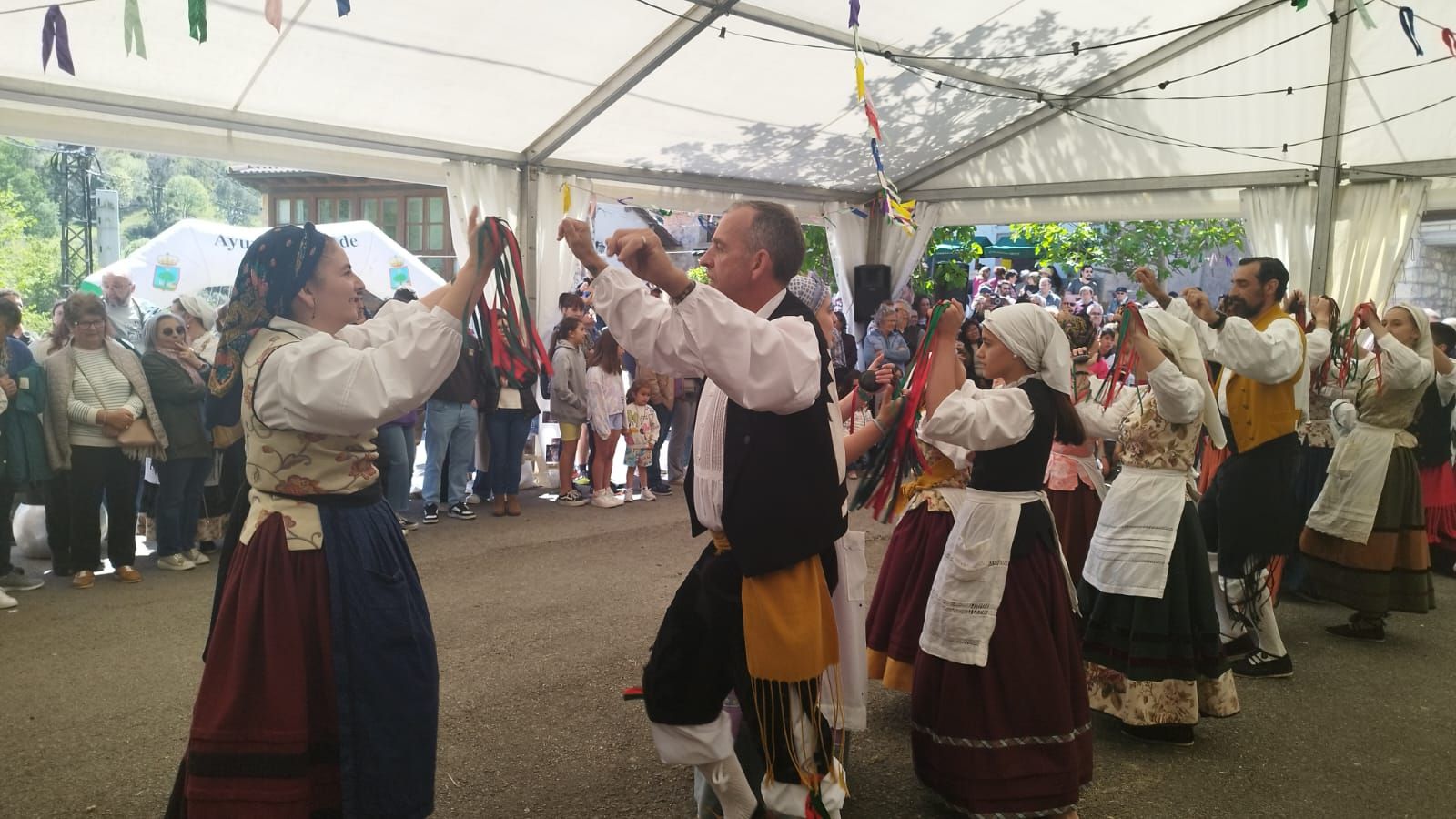 Arangas de Cabrales despliega su historia y tradiciones en el IV Festival Comunitario del concejo