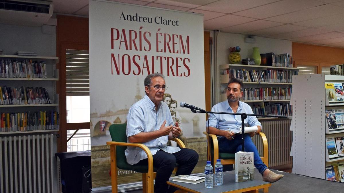 La Biblioteca Pública de Súria s’omple en la tertúlia del Club de Lectura amb Andreu Claret sobre la seva novel·la ‘París érem nosaltres’