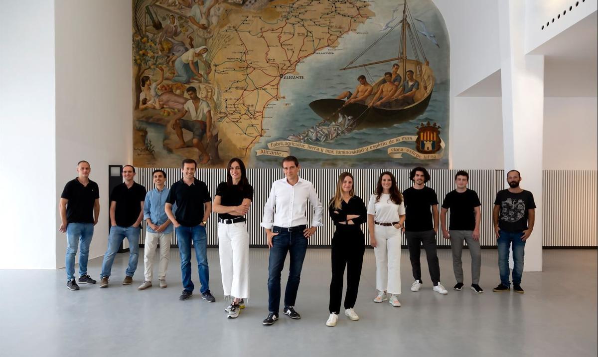 Parte del equipo de CrystalZoo, con José Luis Campos en el centro, en el Espacio Séneca