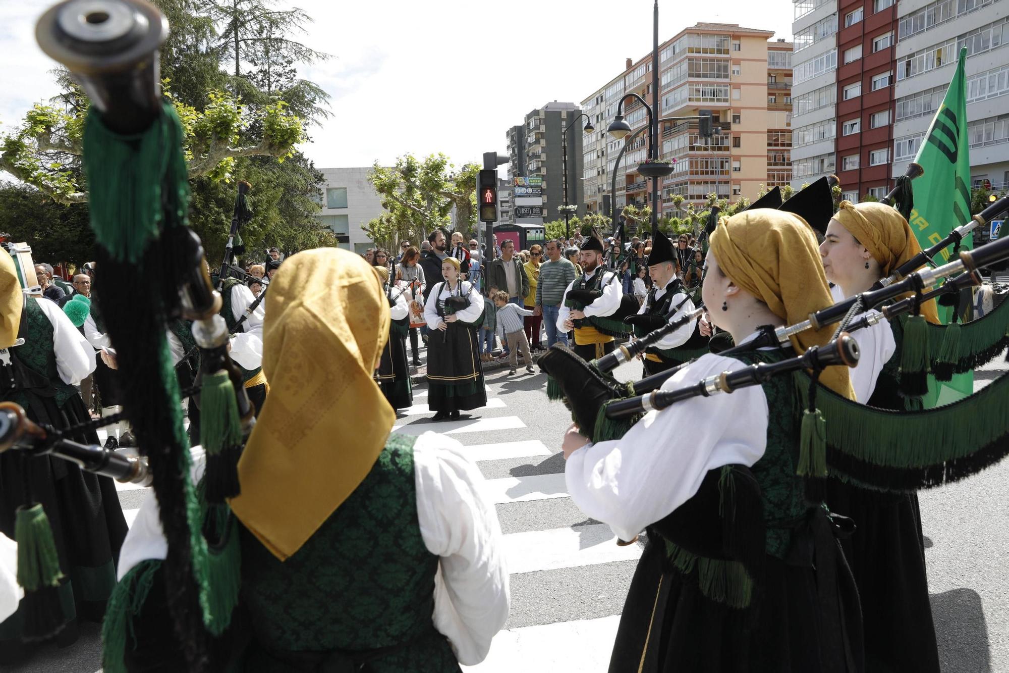 San Isidro, en Castrillón, en imágenes: carrozas, ambiente en las calles, homenaje a los "güelos"...