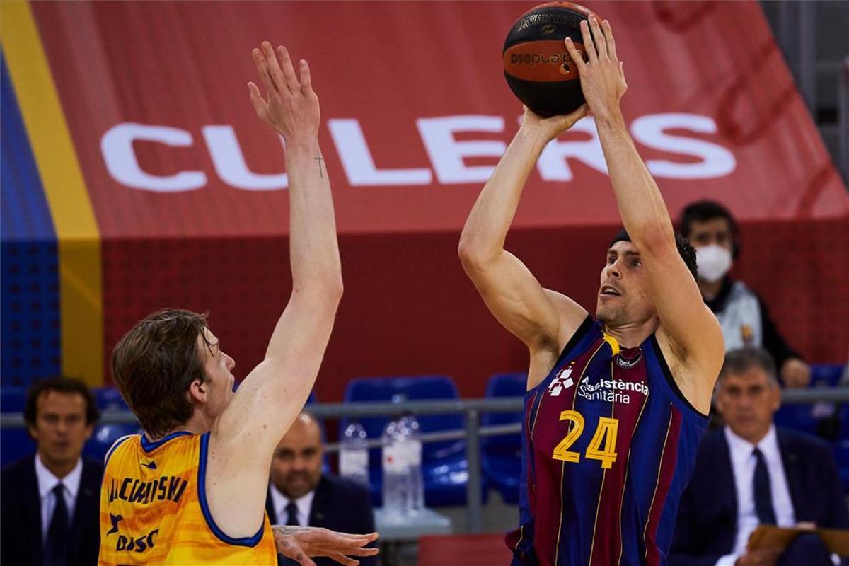 Kyle Kuric necesita muy poco para armar su brazo y anotar de larga distancia