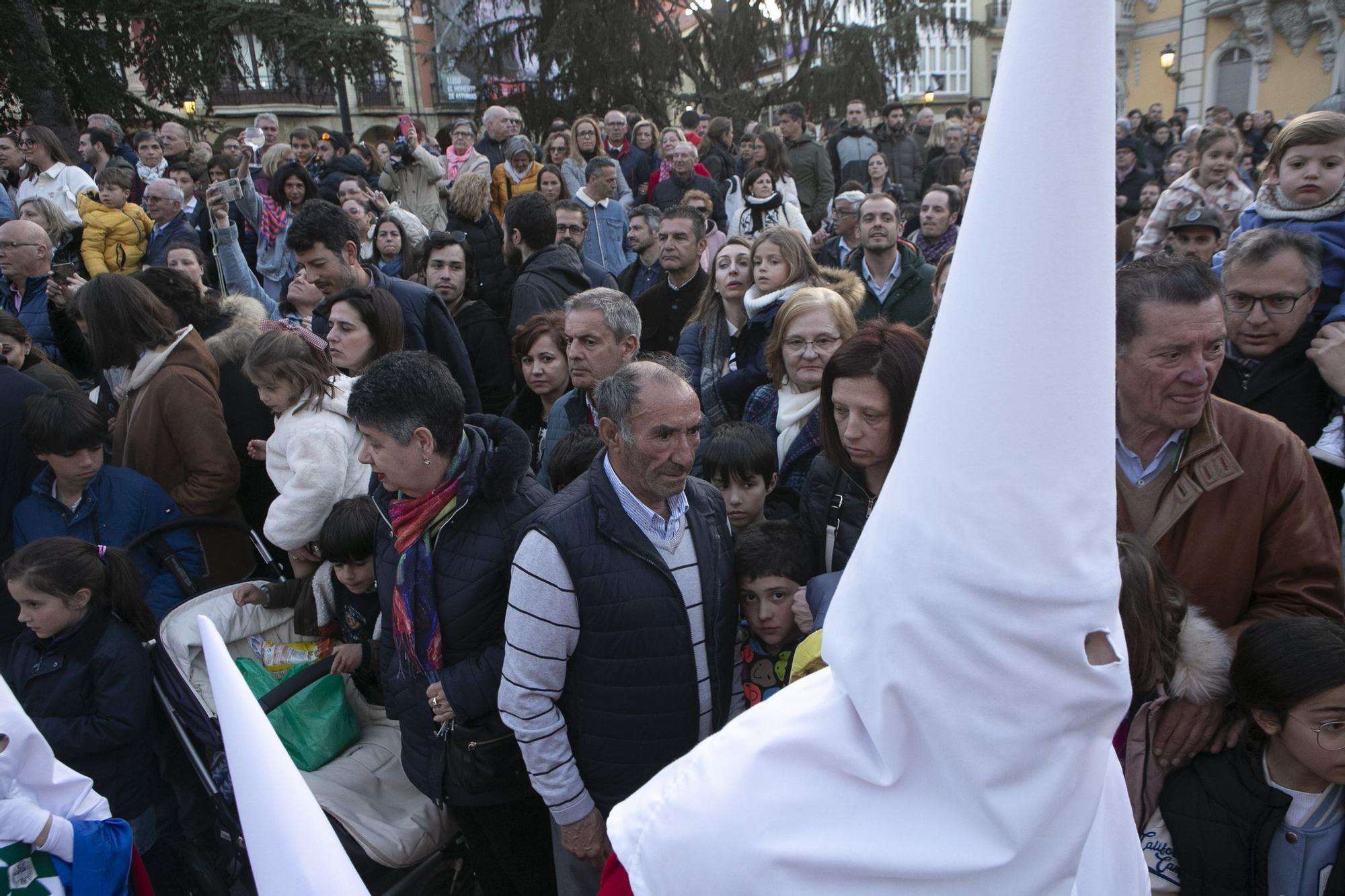 Jueves Santo en Avilés: Procesión del Silencio con los "sanjuaninos"