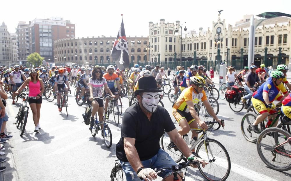 Marcha ciclista por València