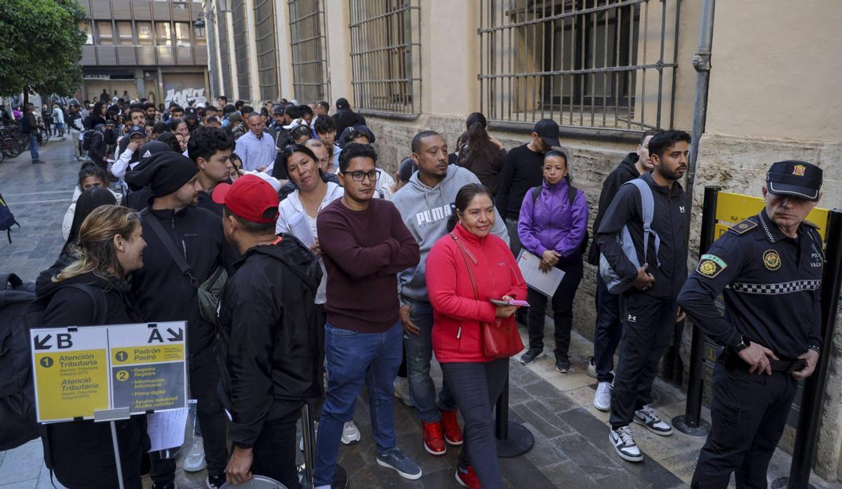 El 10% de les peticions de regularització previstes a Espanya ja s’han presentat