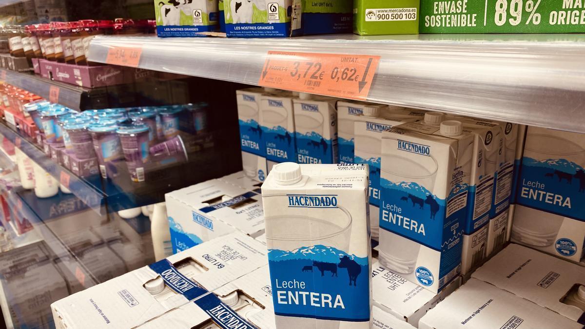 Problemas de suministro han dejado sin leche a muchos supermercados de Mercadona.