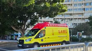 An 86-year-old old man downs on the Setla-Mirarrosa beach in Dénia