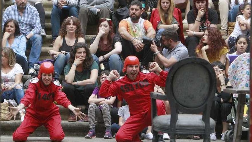 Un aspecto de la obra inaugural ayer en plaza San Martiño. // J.Regal