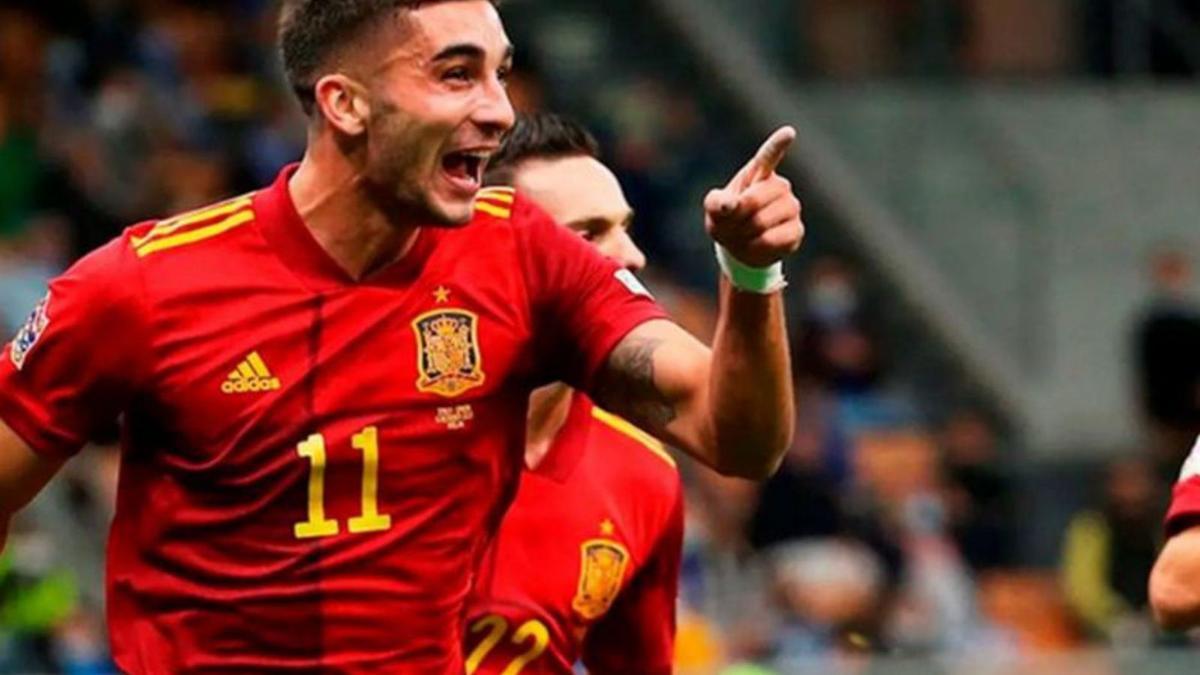 Ferran Torres con la  selección española. | EFE