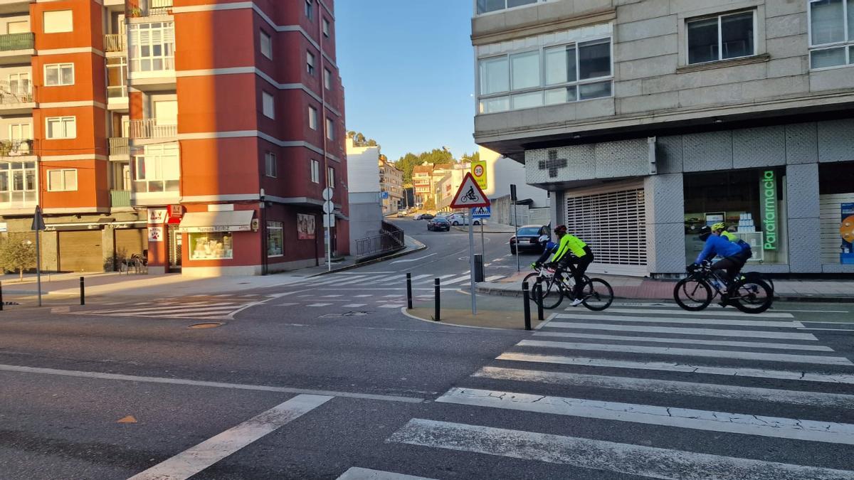 Uno de los puntos de entrada y salida del centro comercial y su entorno.