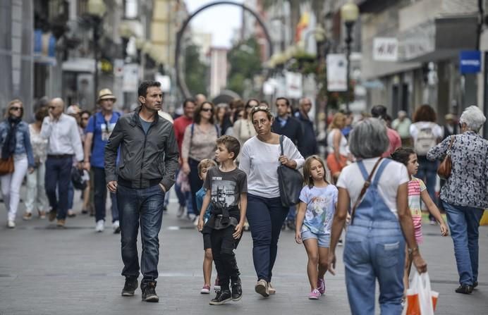 LAS PALMAS DE GRAN CANARIA A 04/06/2017. Ambiente dominical en la calle Mayor de Triana de Las Palmas de Gran Canaria. FOTO: J.PÉREZ CURBELO