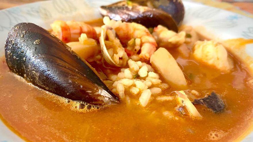 Un arroz a la marinera recién cocinado. / marta torres