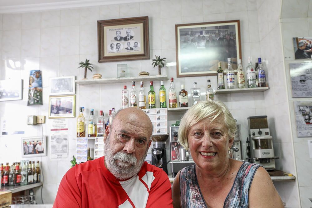 Cierra el Villalobos, mítico bar de Elche