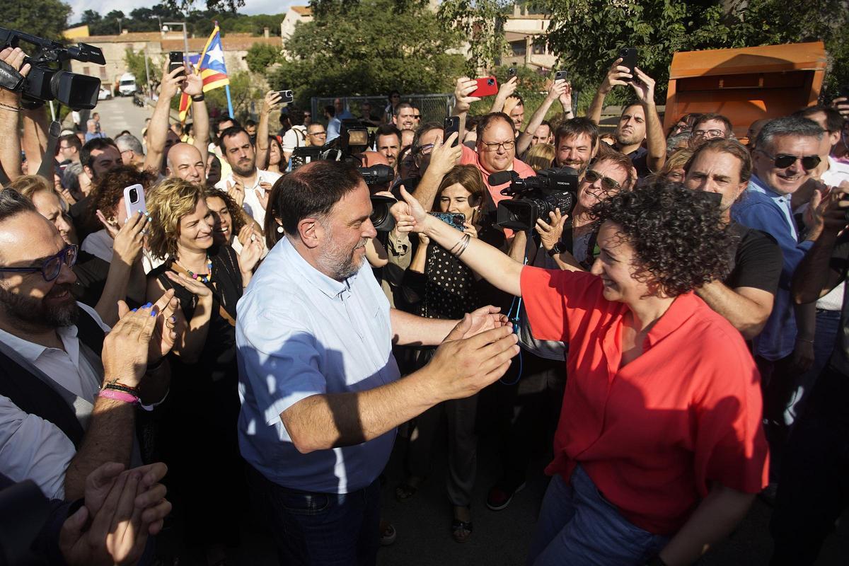 La última imagen de Junqueras y Rovira juntos cuando la secretaria general regresó en julio de Suiza.