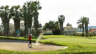 Jugar al Golf en Valencia: el campo de 18 hoyos de Oliva Nova
