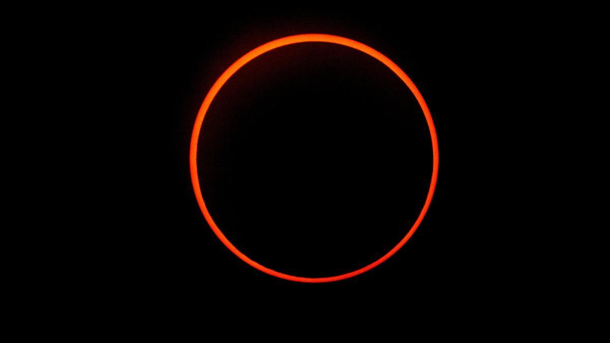 El 'anillo de fuego', eclipse anular del sol, visto en Panama el 14 de octubre.