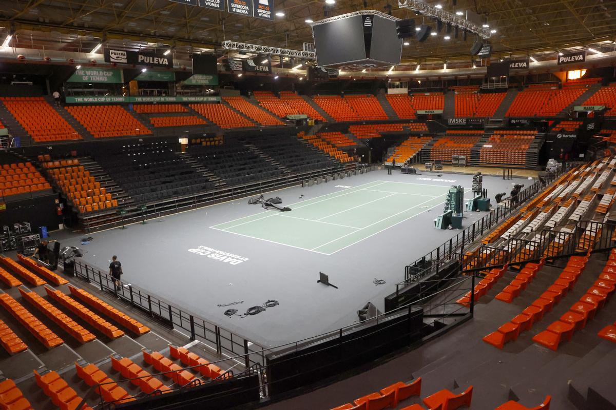 Desmontaje de las pistas de La Fonteta tras la Copa Davis Desmontaje de las pistas de La Fonteta tras la Copa Davis