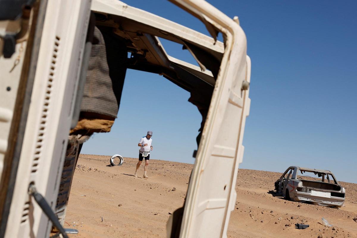 Imágenes de la 23ª edición del Sahara Marathon, en Argelia.