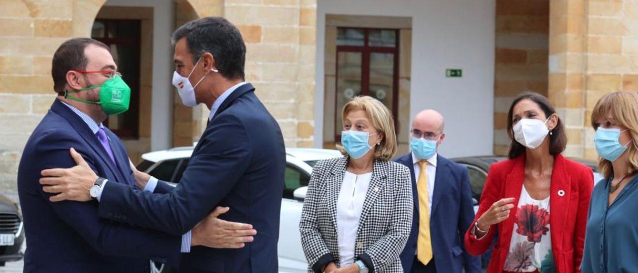 Pedro Sánchez visita la Laboral y pone en escena la nueva FP en Gijón con las ministras de Educación e Industria