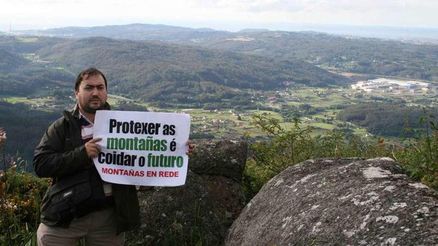 Campaña del colectivo Montañas en Rede, en el Monte Xalo, hace unos años.