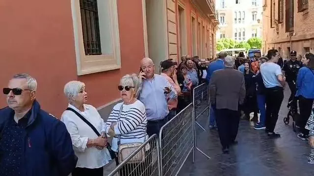 Colas en la Glorieta y hasta la plaza Belluga para despedir al alcalde de Murcia José Ballesta