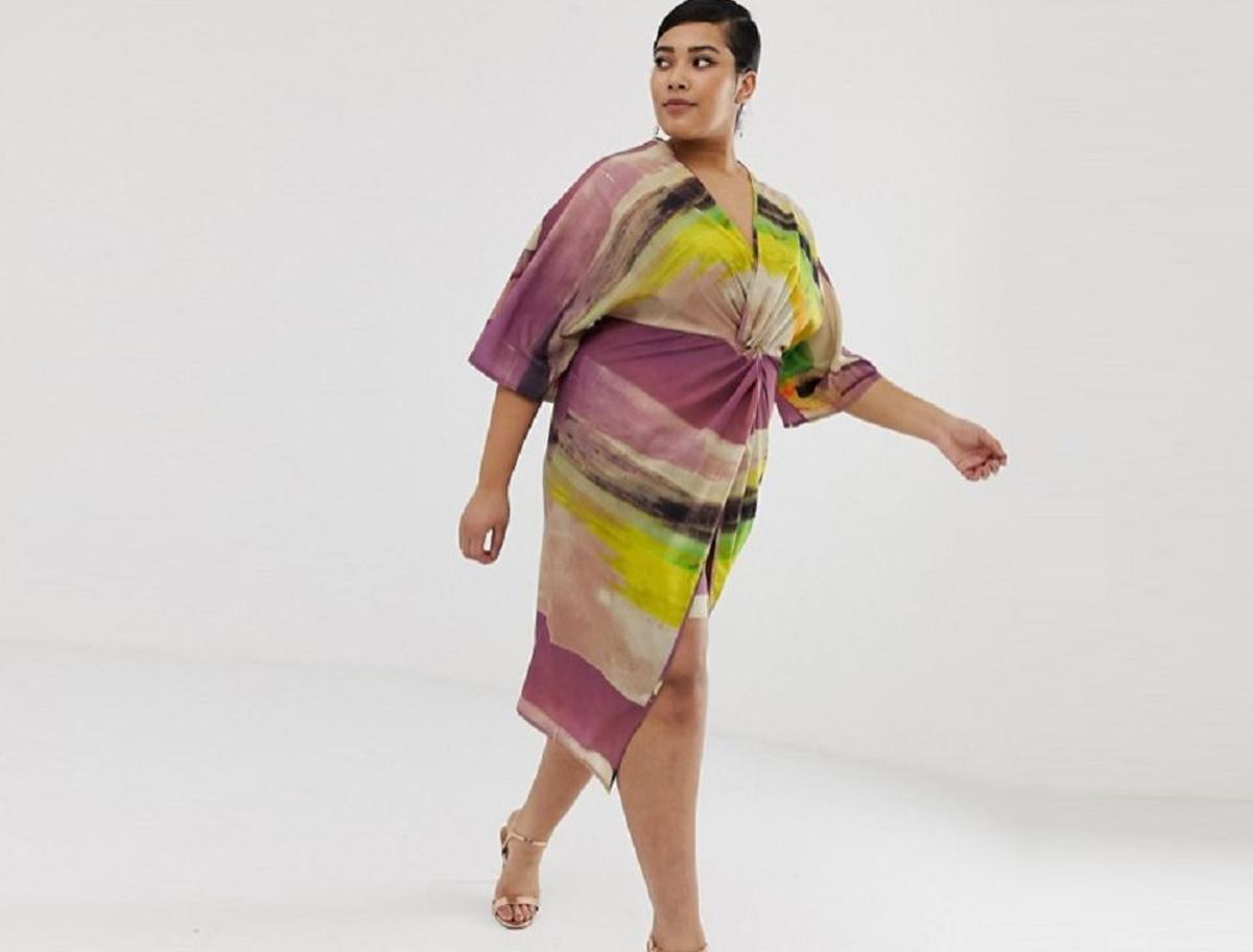 El vestido midi estilo kimono, con nudo delantero y estampado abstracto, de ASOS DESIGN Curve