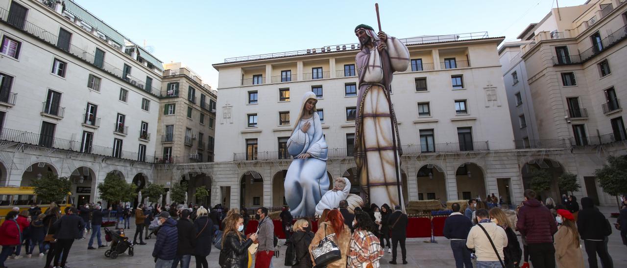 el belén gigante instalado el año pasado en la plaza del Ayuntamiento