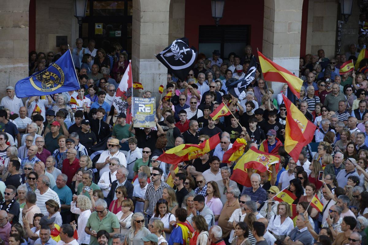 En imágenes: así fue la masiva manifestación en Gijón de apoyo a Ceuta en la plaza Mayor