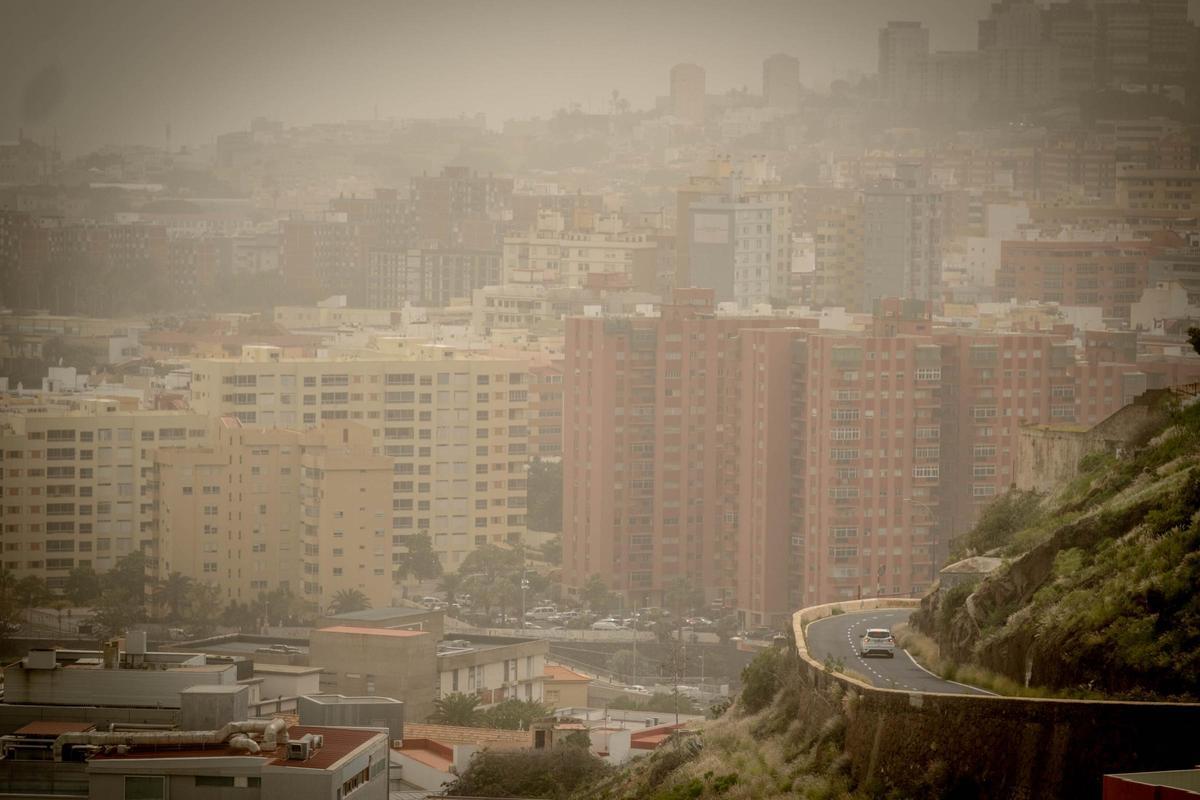 Tenerife activa los avisos por calima