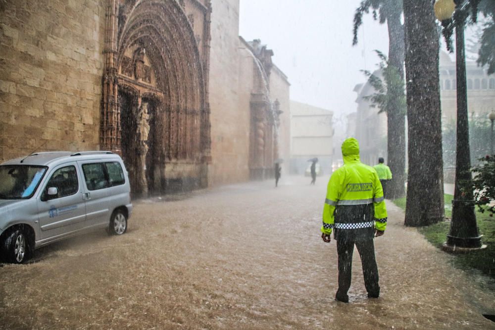 La gota fría deja Orihuela inundada y aislada