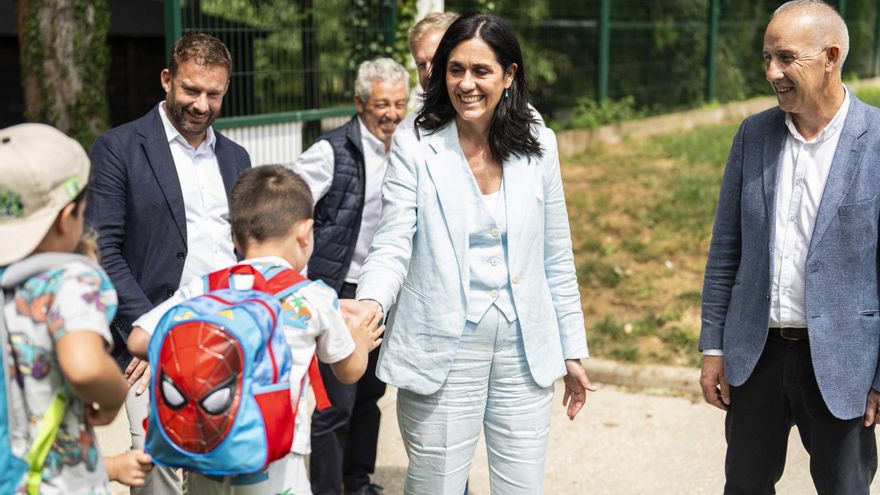 Paula Prado visitou Coristanco, o concello que máis inviste por habitante en Bergantiños