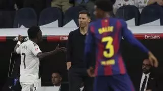 Vinicius protesta a Xabi Alonso por su sustitución en el Real Madrid - Barça del 26 de octubre de 2025