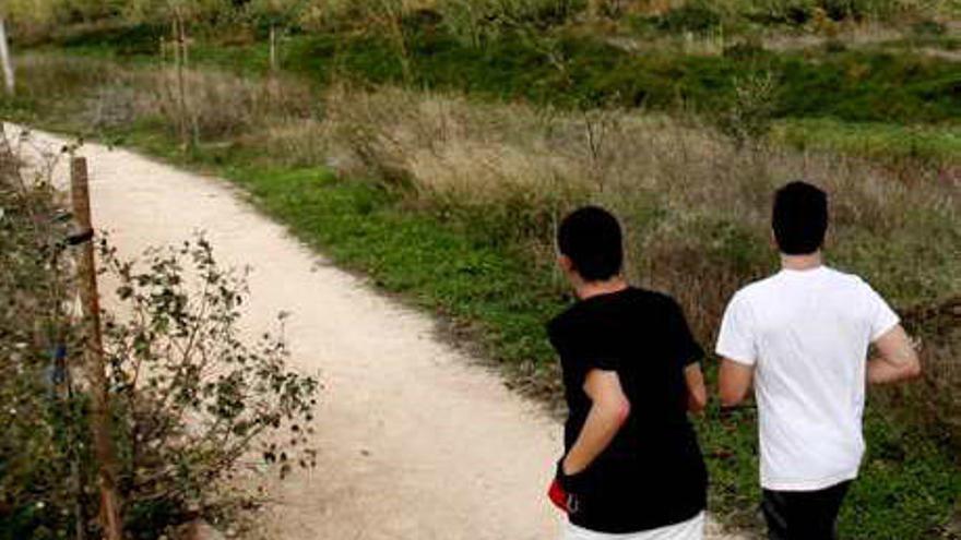 El plan se proyecta sobre la Sierra de Bernia (al fondo).