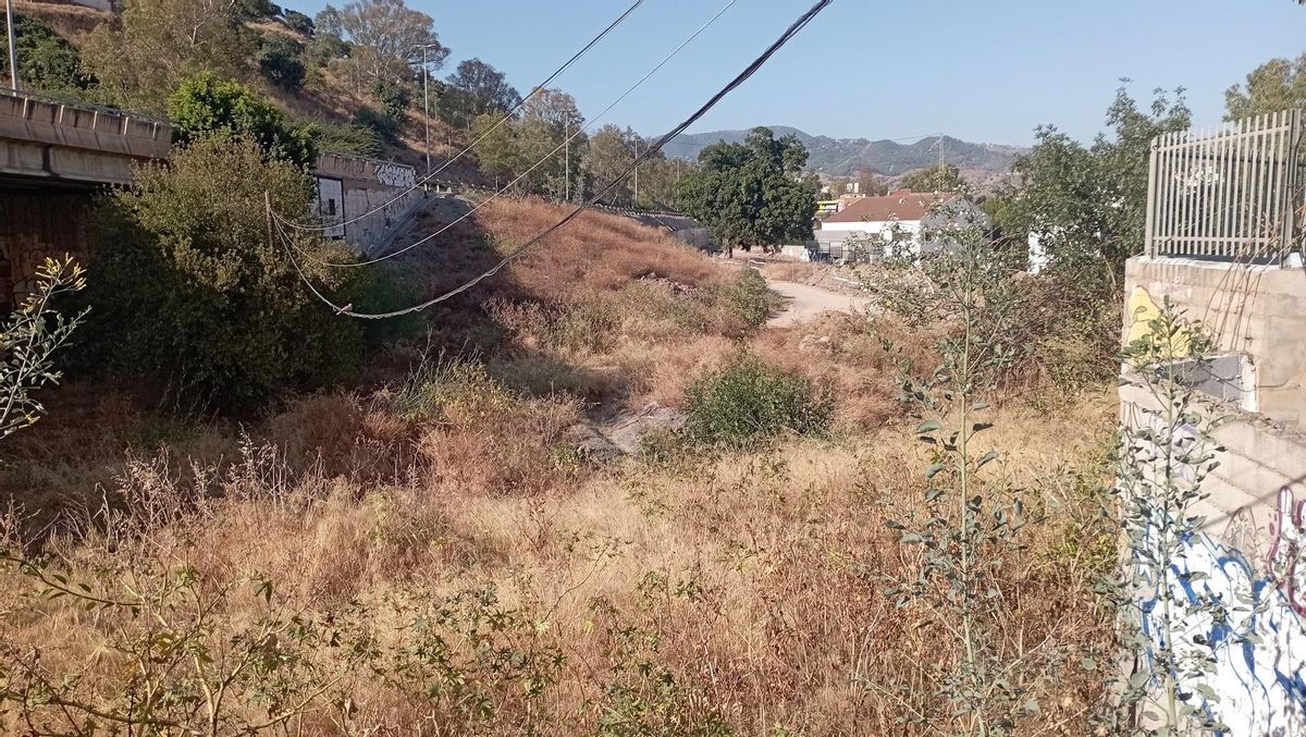 La asociación de vecinos pide una salida del barrio al Arroyo de los Ángeles para dejar de estar tan encajonado.