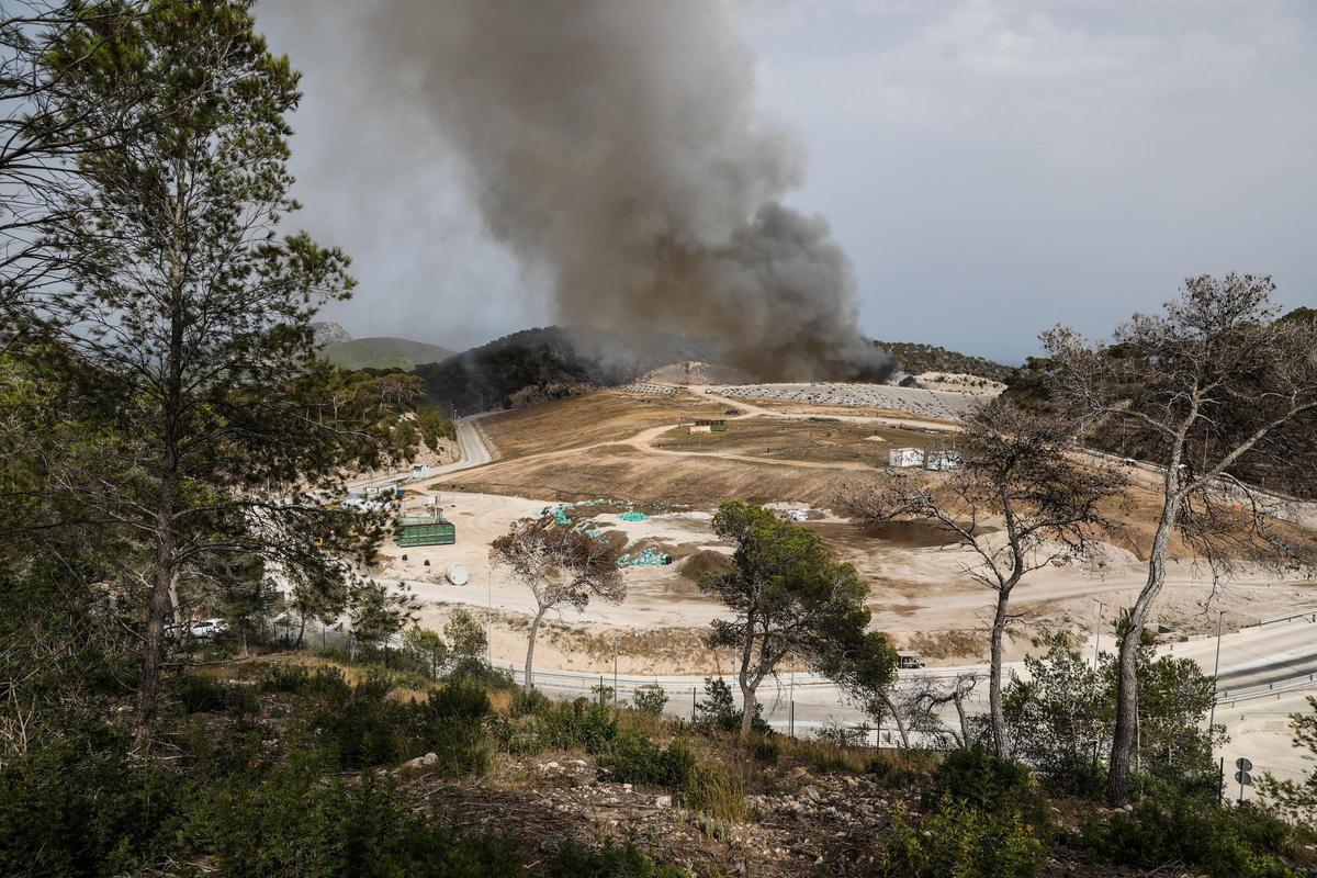 Incendio en el vertedero de Ibiza hace tres años.