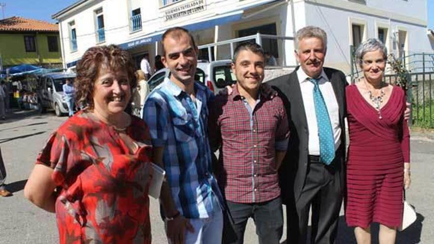 Gloria Martínez, Ángel Martínez, Alexis Riesgo, José Ramón Arnaldo y Angelita González, de la comisión de fiestas.