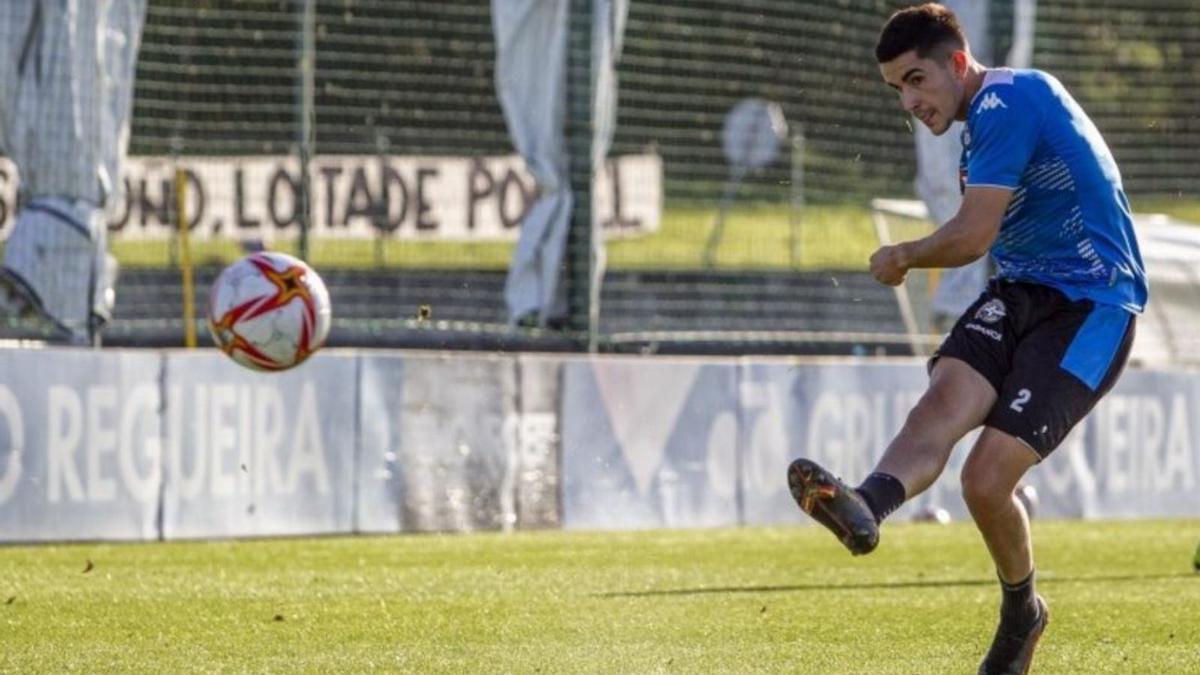 El coruñés Valín, durante una sesión en Abegondo. |  // RCD