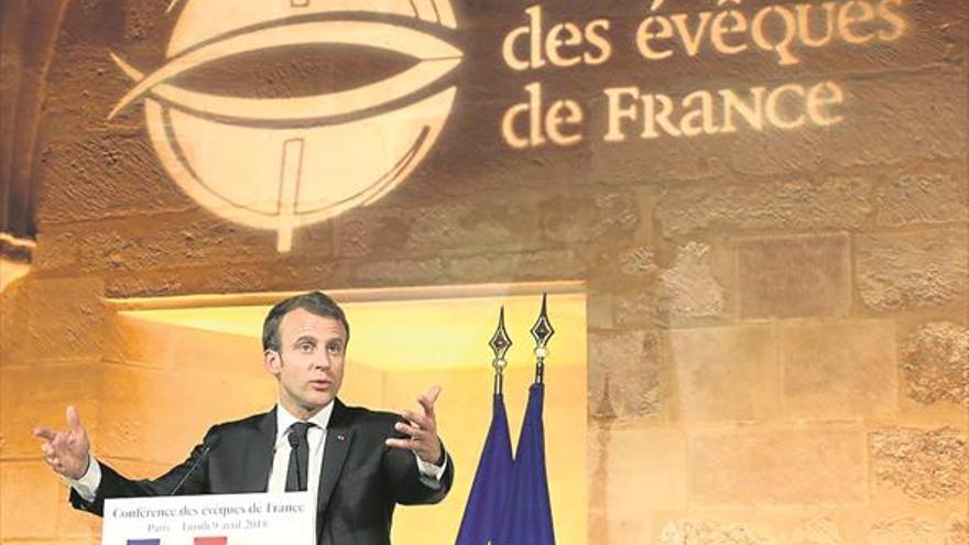 Macron irrita a la izquierda con un acercamiento a la Iglesia