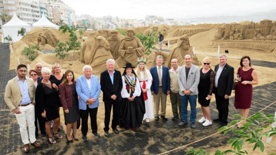 Las &#039;Lucías&#039; canaria y sueca en Las Canteras.