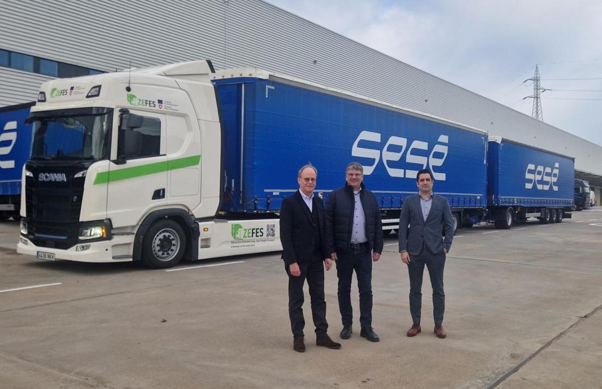 Un duotràiler elèctric comença a fer proves de circulació entre Martorell i Maçanet.