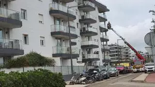 Bomberos y policías se movilizan por una explosión sin heridos en un edificio de Ibiza