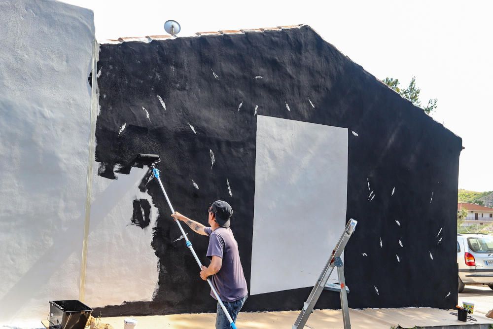 Más de doscientos murales en homenaje a Miguel Hernández engalanan el barrio de San Isidro de Orihuela