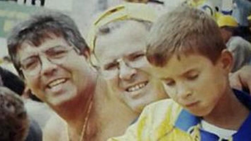 Jesé Rodríguez, de niño, junto a su padre Pascual, en el Estadio Insular.