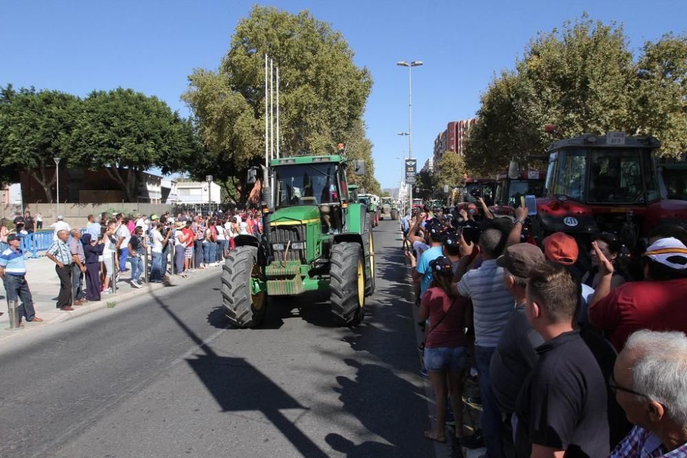 Protesta de agricultores en la Asamblea Regional