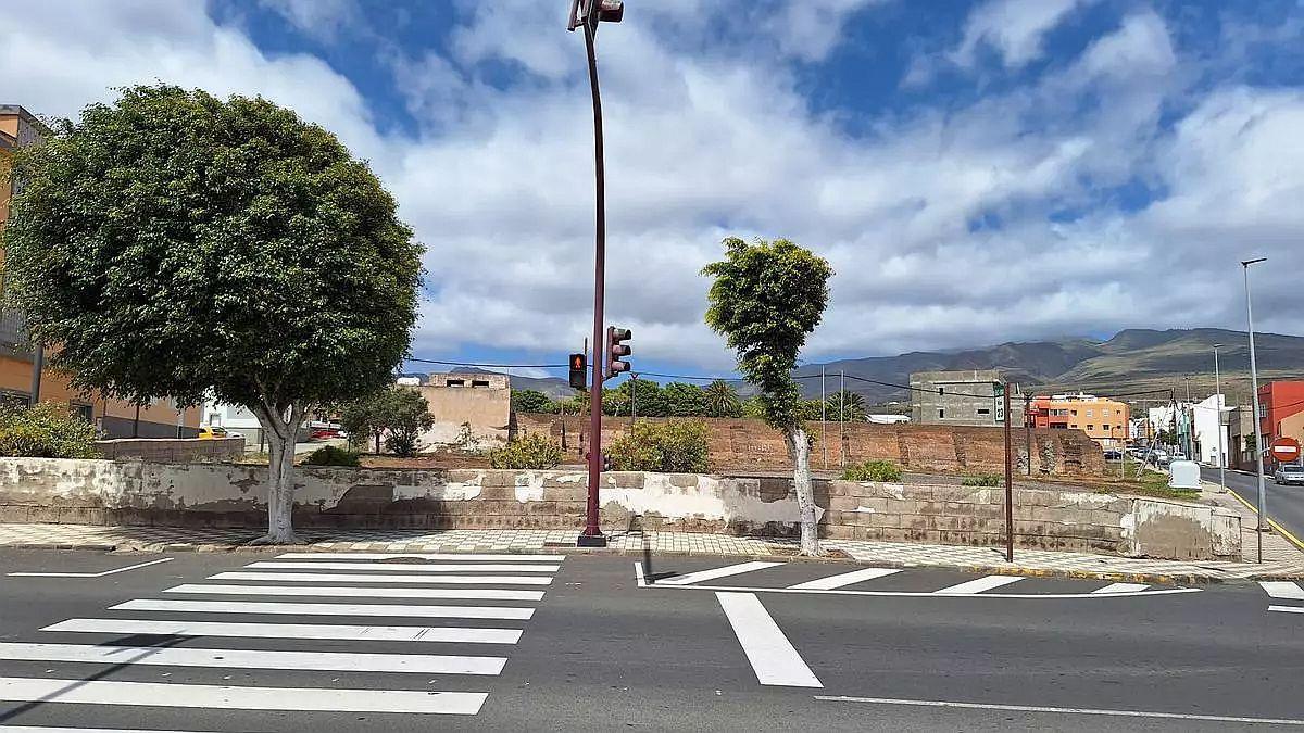 Uno de los solares, conocido como el estanque de los Artiles, donde irán 66 nuevas viviendas protegidas.