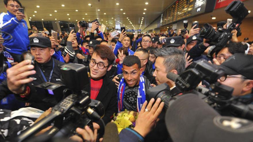Recibimiento multitudinario de Tévez a su llegada a China a principios de 2017.