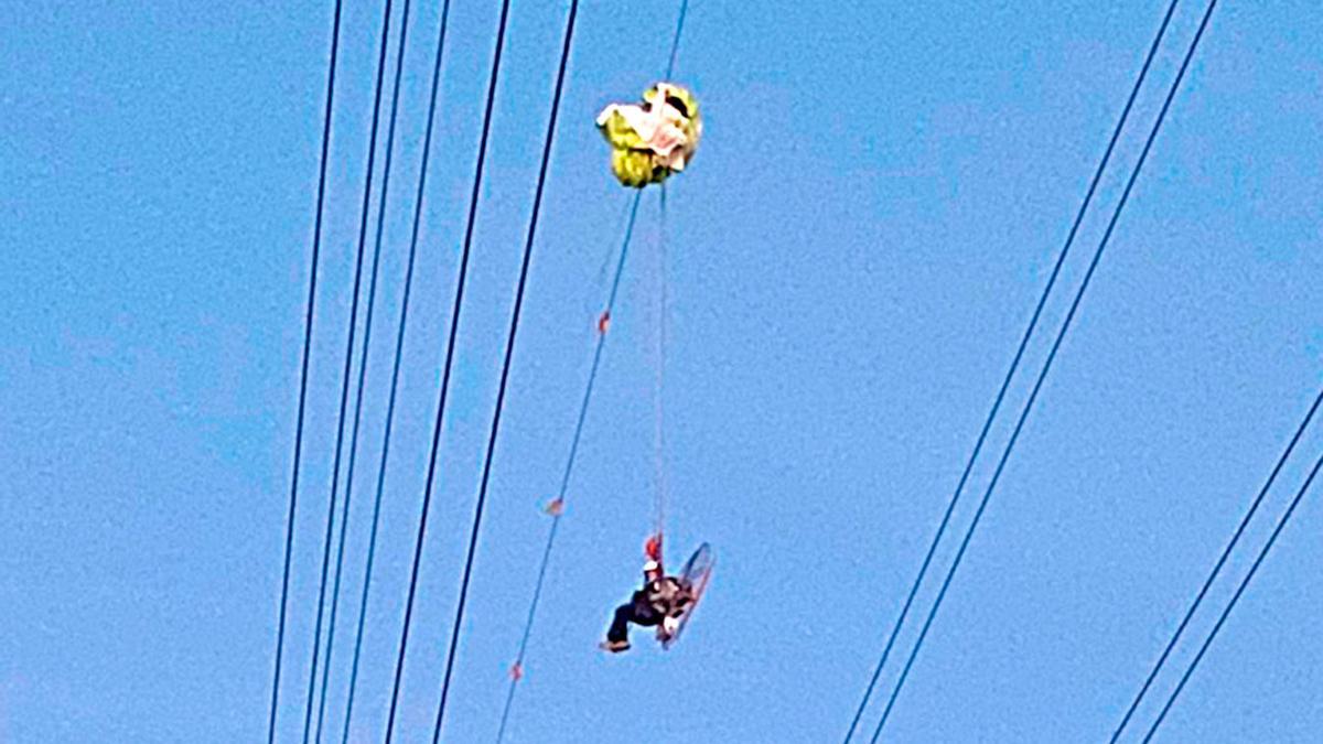 Imagen de archivo de un accidente con un parapente.