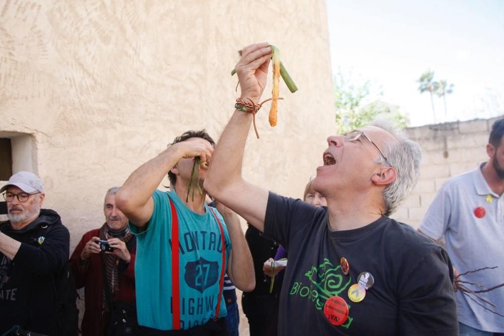 Catalanes y murcianos comparten almuerzo en las vías